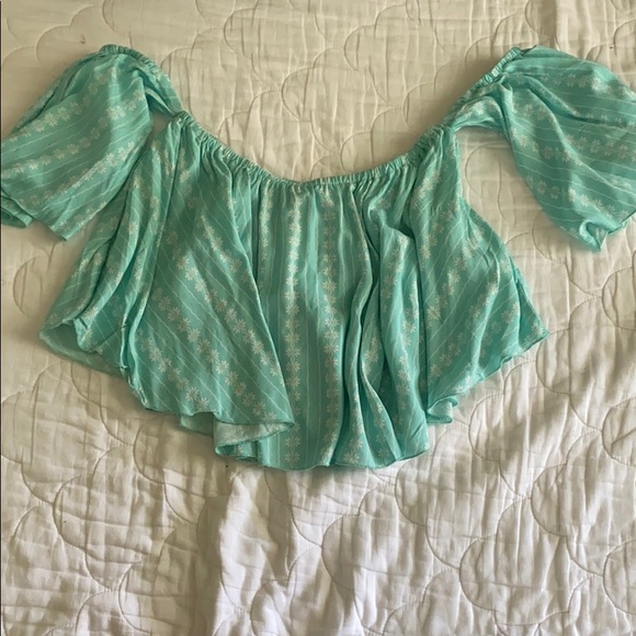 NWT Off The Shoulders Crop Top - Picture 1 of 1
